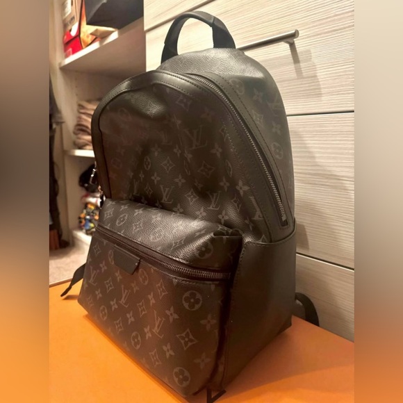 Louis Vuitton Discovery Backpack MM - Picture 3 of 6